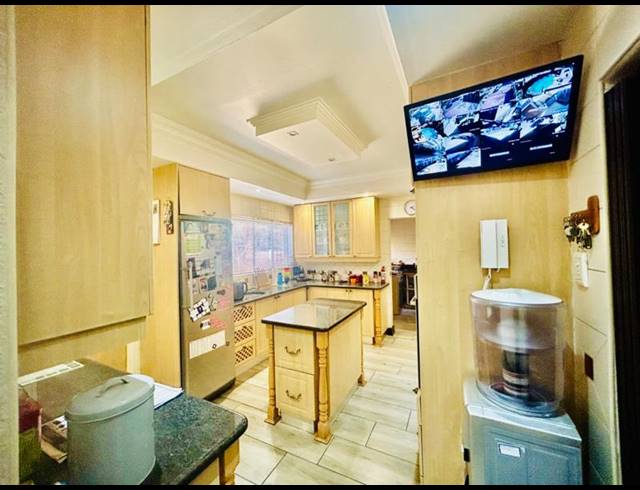 3 BEDROOM HOUSE FOR SALE IN VANDERBIJLPARK SE 2